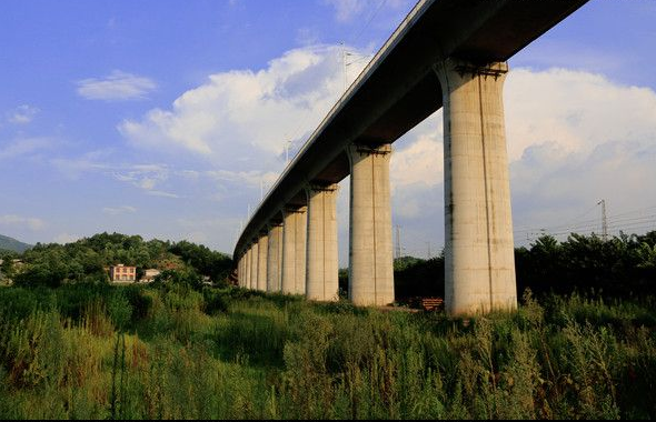 渝黔高速擴(kuò)能線高架橋